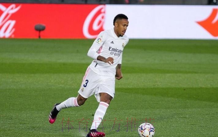 六台记者:皇马考虑让米利唐在国家德比任右后卫